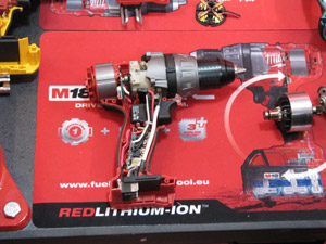 Внутреннее устройство дрели из Milwaukee M18 Fuel