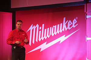 Как и на прошлых презентациях, об очередных инновациях Milwaukee рассказал Оливер Лёрч, вице-президент компании TTI EMEA по разработке продукции. Как и на прошлых презентациях, об очередных инновациях Milwaukee рассказал Оливер Лёрч, вице-президент компании TTI EMEA по разработке продукции.