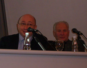 Президиум круглого стола. Слева: автор и ведущий программы «В Фокусе» на телеканале РБК ТВ Игорь Виттель. Справа: президент РАТПЭ Борис Гольдштейн