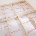 При устройстве пола над подвалом кладут слой ветро и влагозащитной мембраны Rockwool